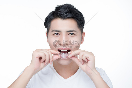 男士牙套图片