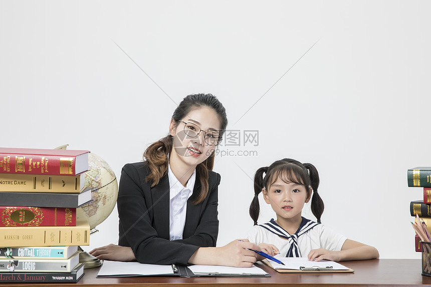 女教师和学生形象图片