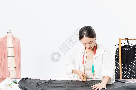 面料设计女设计师服装裁剪背景