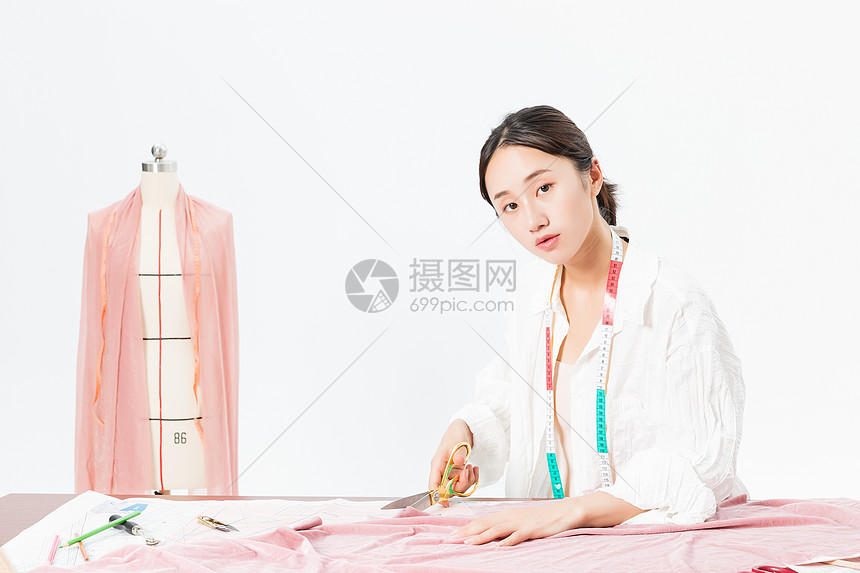 女设计师服装裁剪图片