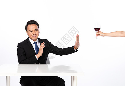 商务男士拒绝酒图片