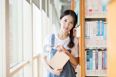 美女模特图书馆看书的同学背景