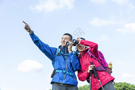 情侣徒步旅行背景图片