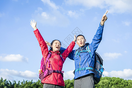 情侣郊外旅行图片