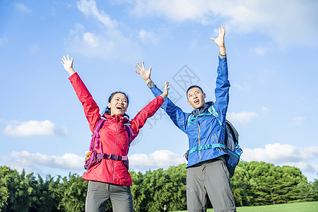 情侣郊外旅行背景图片