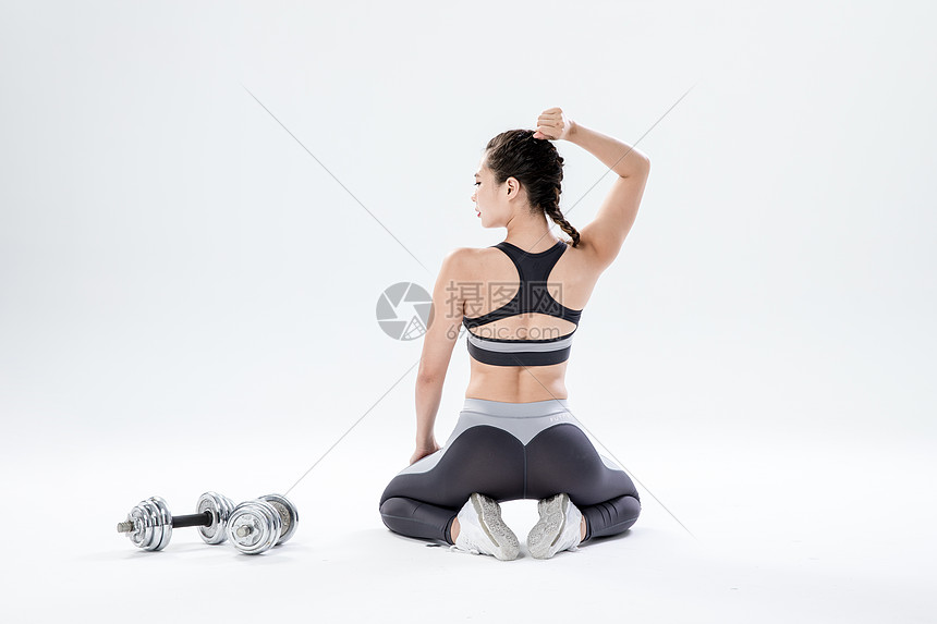 健身女性背影图片