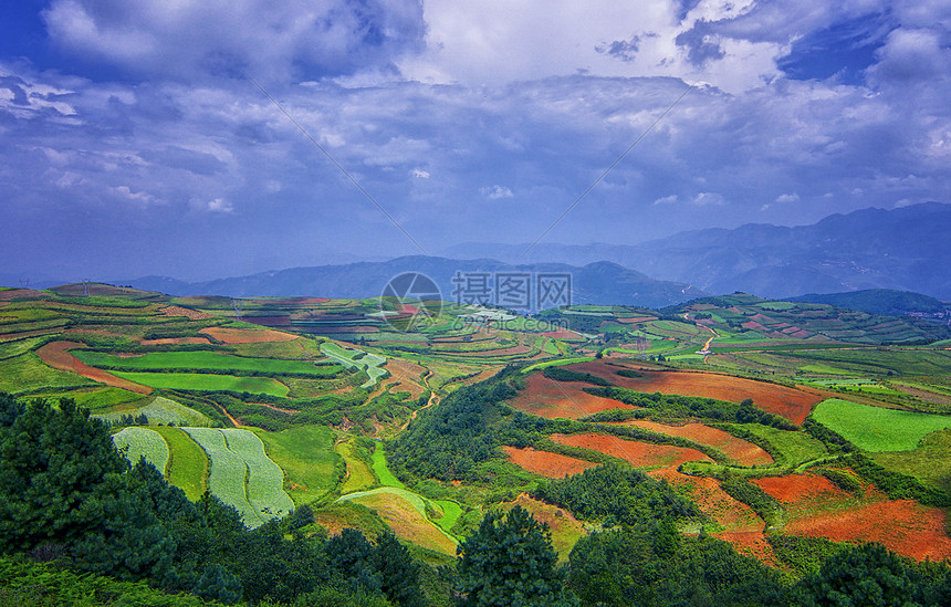 云南东川高原红土地图片