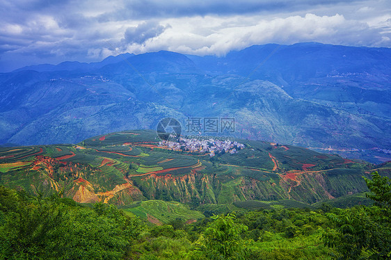 云南东川高原红土地图片