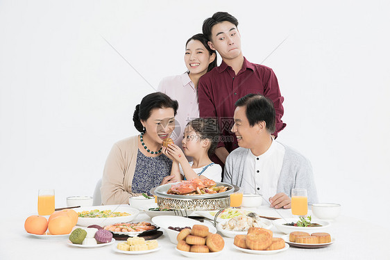 中秋团圆家庭聚餐