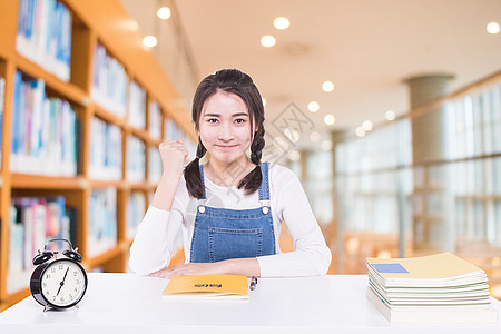 女孩成长学习设计图片