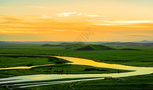 夕阳下的草原河流图片