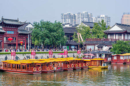 夫子庙徽派建筑秋天的秦淮河背景