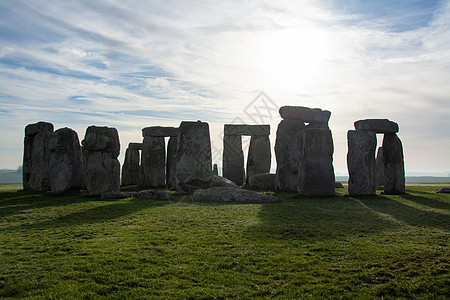 英格兰威尔特郡埃姆斯伯里巨石阵高清图片