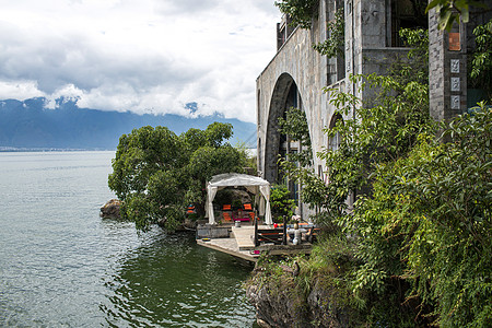 水边建筑双廊镇太阳宫背景