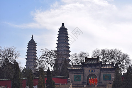 藏传寺庙太原永祚寺双塔背景