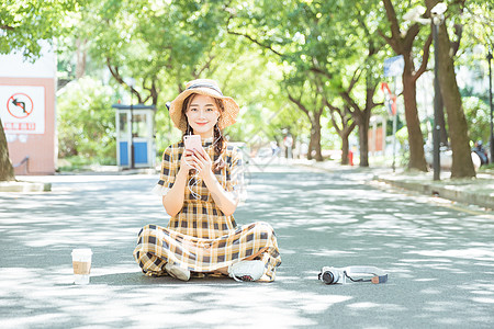 相机手机阳光下青春文艺女孩背景