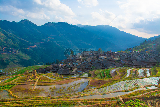 贵州黔东南苗族侗族自治州月亮山梯田图片