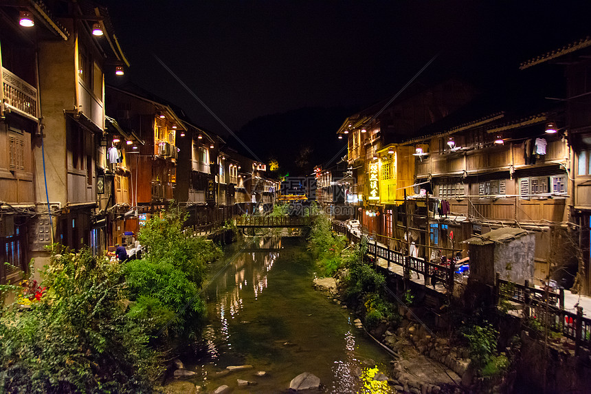 贵州黔东南苗族侗族自治州肇兴侗寨夜景图片