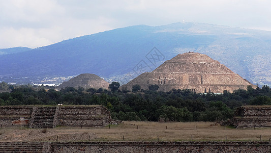 墨西哥景点墨西哥太阳金字塔和月亮金字塔背景