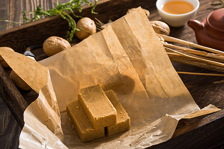 传统食品核桃味的绿豆糕高清图片