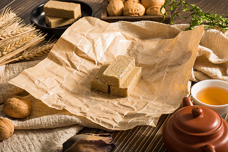 传统食品核桃味的绿豆糕高清图片