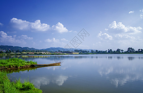 漫步湖边普者黑游船湿地公园背景