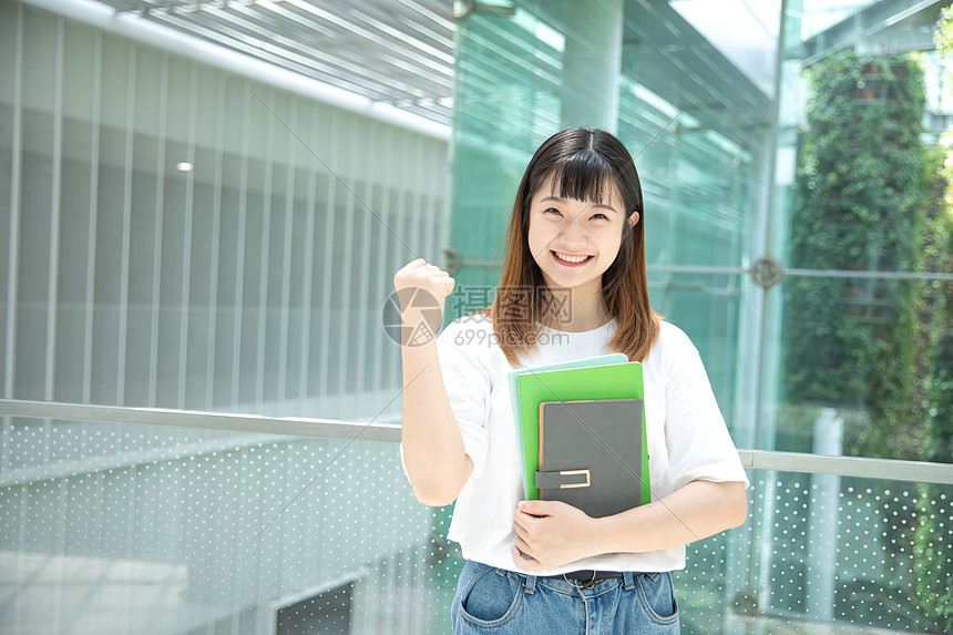 积极向上的女生图片