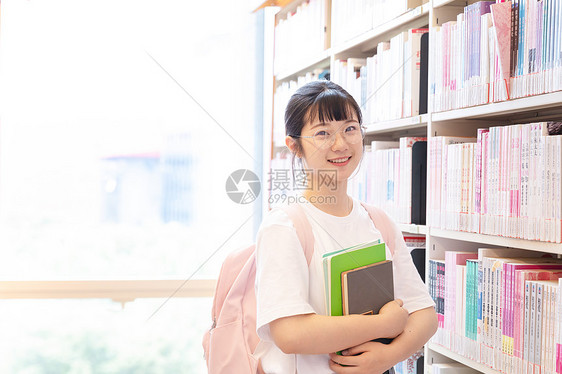 图书馆学习的女生图片