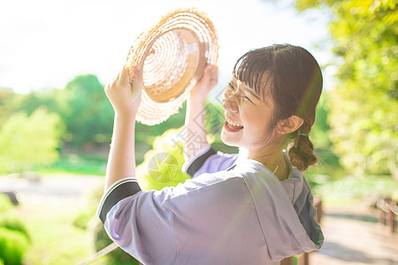 日系少女拿草帽的美女背景