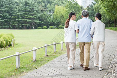 老人散步幸福一家人公园散步背景