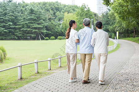 陪伴幸福一家人公园散步背景