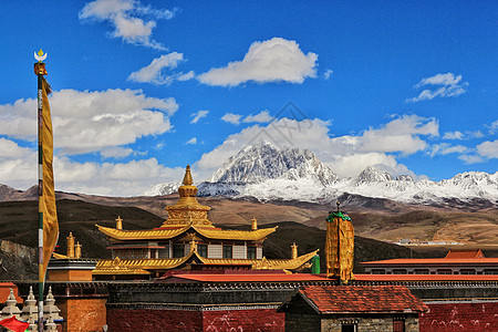 深秋的塔公寺和雅拉雪山图片