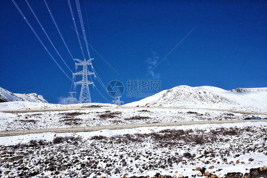 川西318国道上的高原雪山图片