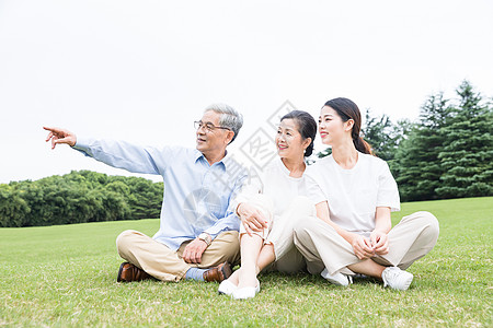 幸福老人草地上幸福一家人聊天背景