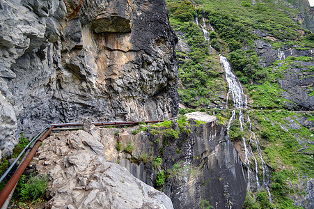 香格里拉虎跳峡背景图片