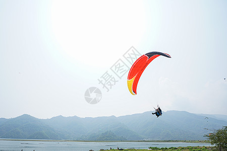 尼泊尔博卡拉滑翔伞图片
