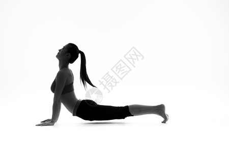 瑜伽女性剪影图片