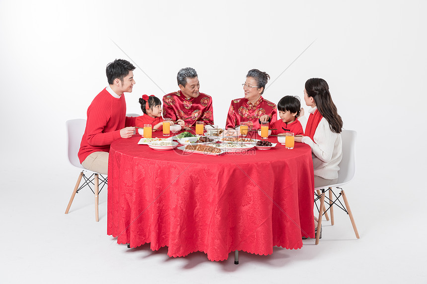新年家庭年夜饭图片