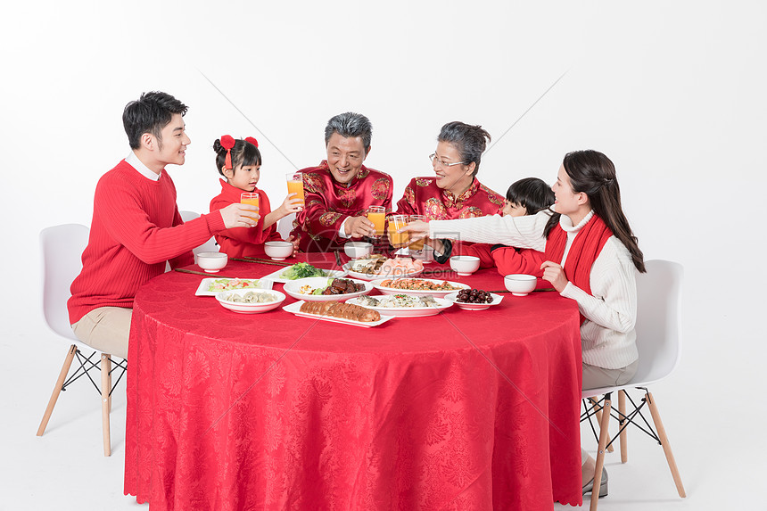 新年家庭年夜饭图片