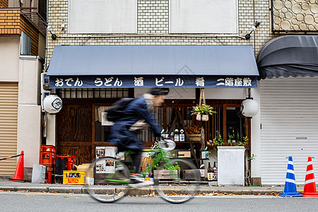 日本大阪酒馆日本酒馆骑行背景