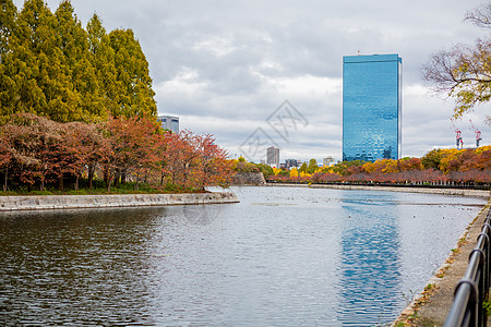 日本城市日本大阪城秋景背景