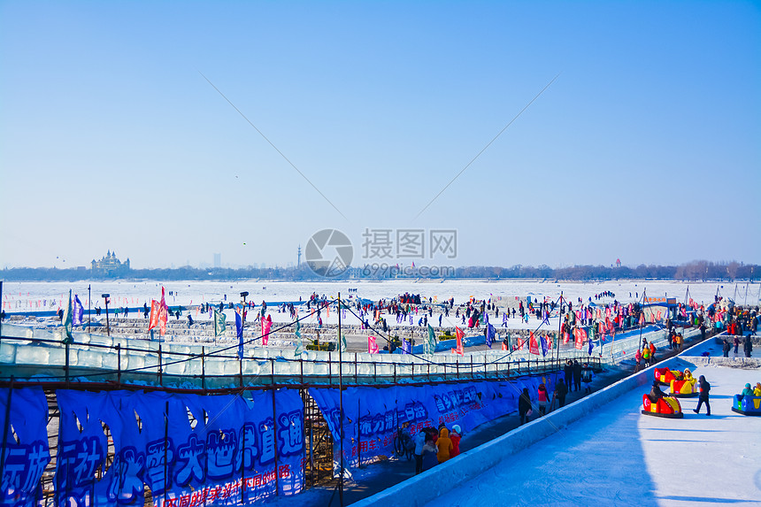 哈尔滨滑雪图片