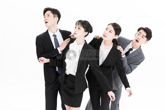 等待面试结果着急的白领们