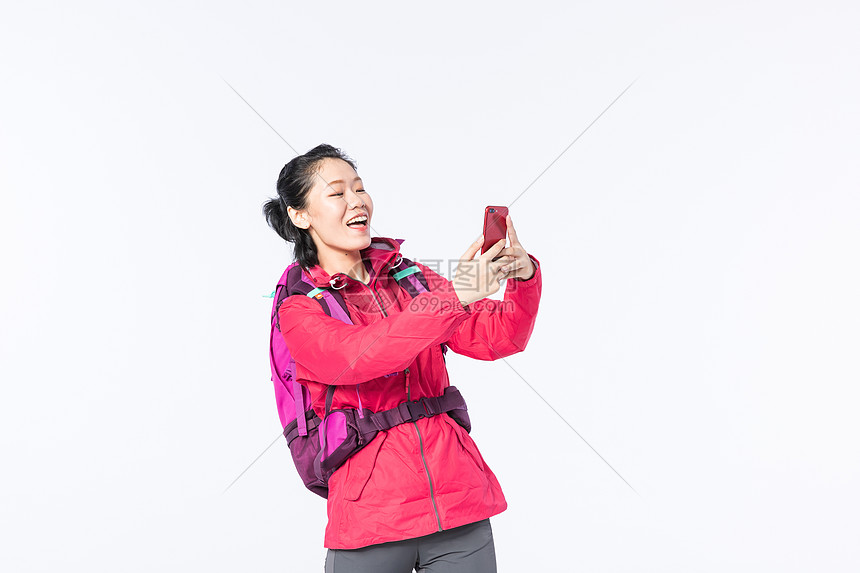 远足女性手机拍照图片