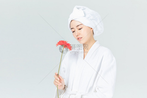 美女与花图片