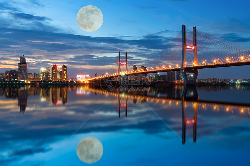 中秋节赏月城市夜景图片