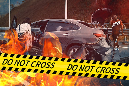 交通事故小心火焰高清图片