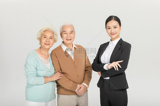 老年夫妻与保险职员图片