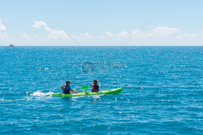 水上运动项目皮划艇图片