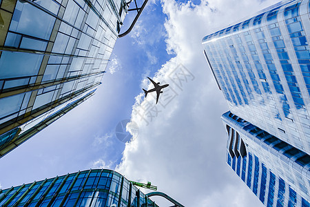 仰拍城市天空图片